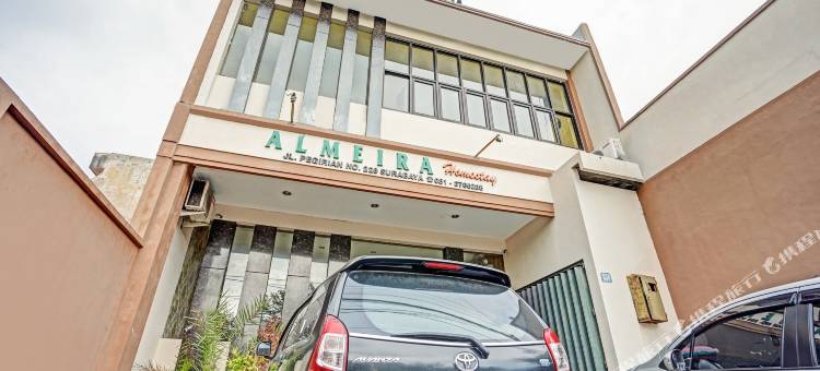 OYO 90442 阿尔梅拉伊斯兰家庭旅馆(Almeira Homestay Syariah Near RS Islam Al-Irsyad Mitra Reddoorz)图片