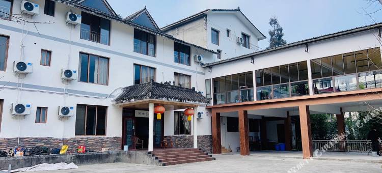峨眉山龙云休闲山庄(零公里店)图片