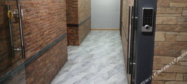 深圳蜜语民宿(国际会展中心沙蚝地铁站店)图片