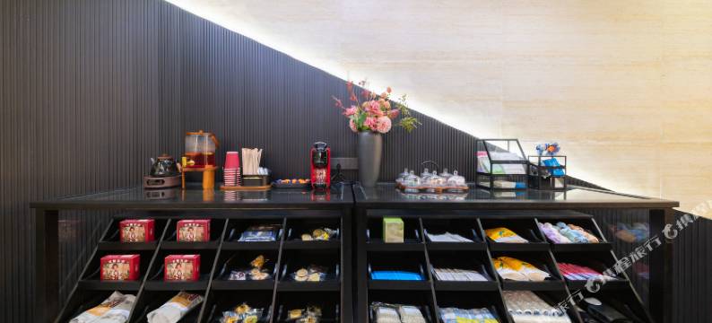 沐光逸居•SUN KISSED EASED•墨韵雅奢设计师酒店(汕头高铁站店)图片