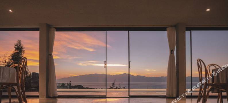 抚仙湖方寸间·柏香山民宿图片