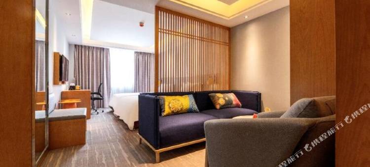 稻城亚丁智选假日套房酒店图片