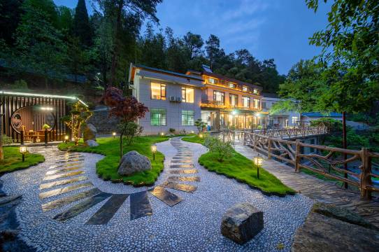 衡阳山湾里民宿(南岳衡山景区店)