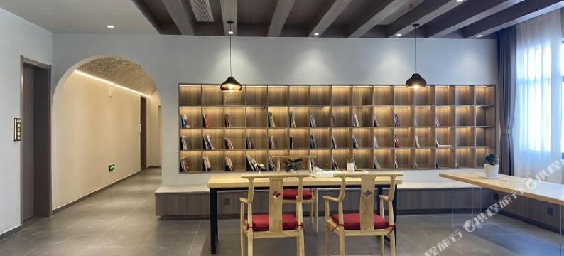 巨石山一心山居图片