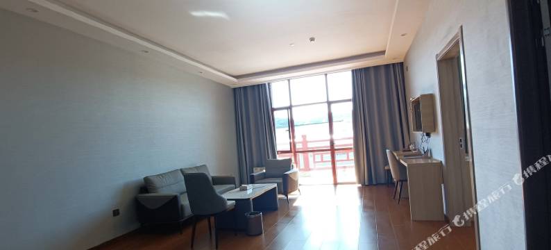 和政城投松鸣酒店图片