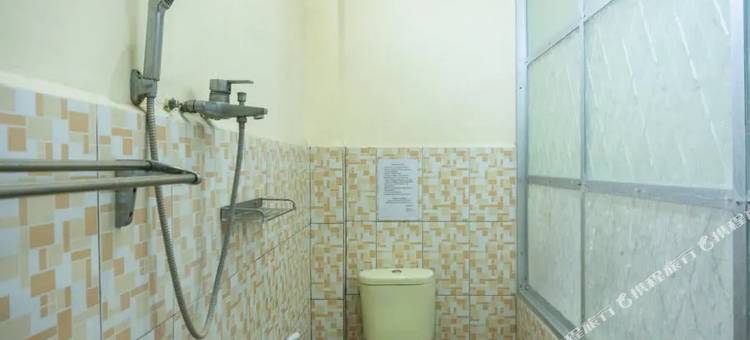 红多兹酒店-H.哈桑阿罗伯斯曼机场(RedDoorz Near H. Hasan Aroeboesman Airport)图片