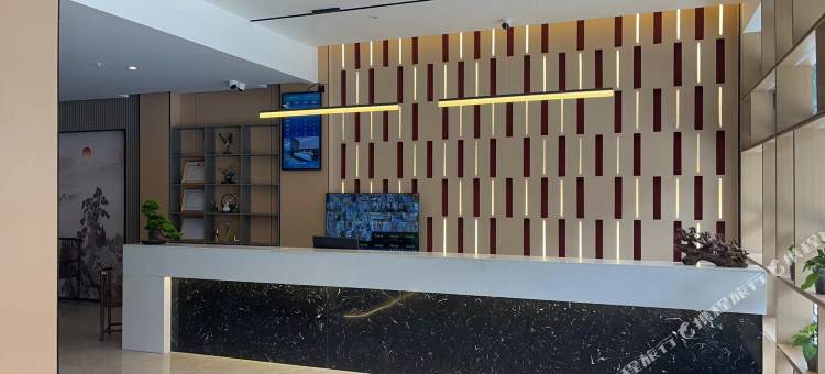 芒康朗庭假日酒店图片