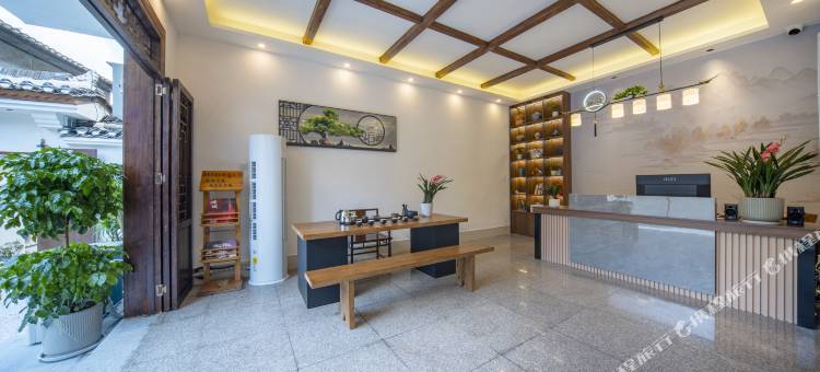 青城山水·庭院江景民宿(凤凰古城景区南华桥店)图片