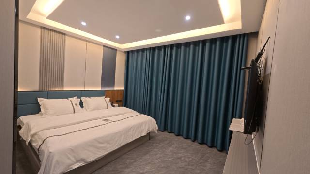 甘德峨渠巢宗大酒店