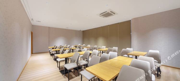 星空云朵酒店(江山虎山公园店)图片