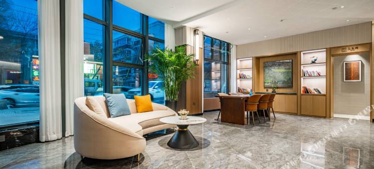 新旅逸格酒店(红山公园CCMALL时代广场店)图片