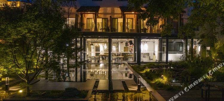 海螺沟一溪云·温泉民宿(磨西古镇店)图片