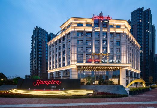 成都郫都高新希尔顿欢朋酒店外景图