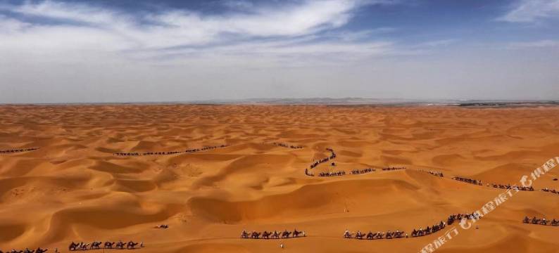 腾格里沙漠沙之缘露营地图片