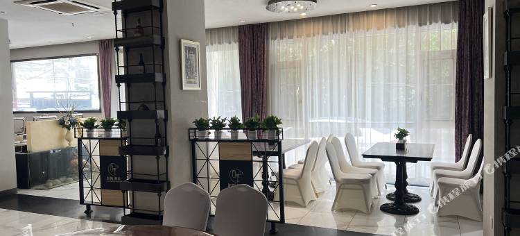 四季影院酒店(南昌八一广场火车站店)图片