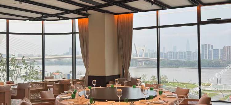 宁波老外滩文创港等风来酒店图片