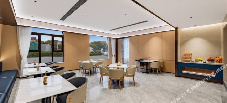 艺龙安悦酒店(上海罗店古镇美兰湖地铁站店)图片