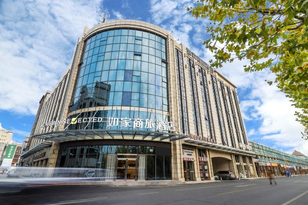 酒店(上海奉贤南桥百联购物中心店)紧邻a4高速,离南桥地区的交通枢纽