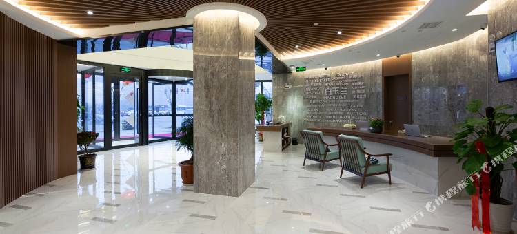 白玉兰酒店(平泉府前花园店)图片