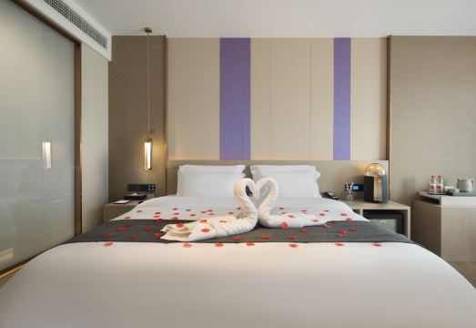 Lifeng Impression Hotel (Peng'an Yipin World Branch) Hotel Overview