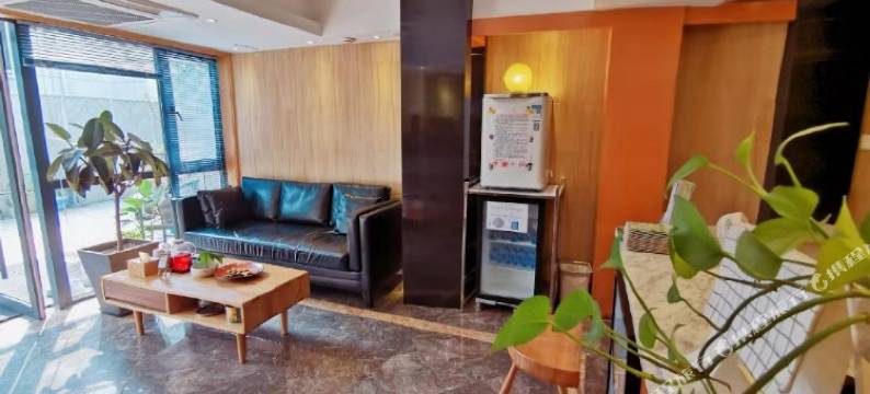 南岸晓风精品民宿(西湖店)图片