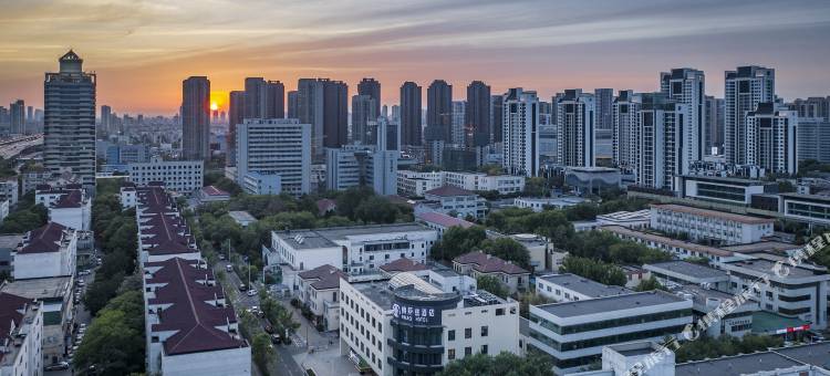 朗丽兹酒店(天津滨海新区塘沽高铁站店)图片