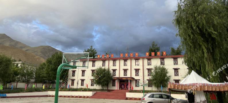 羊湖蕃圣度假山庄图片