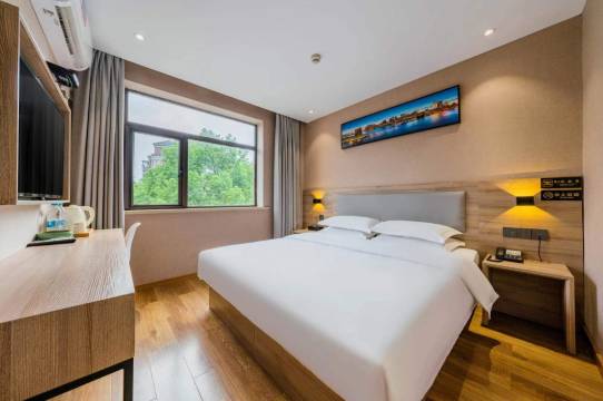 华季酒店(南湖东地铁站店)