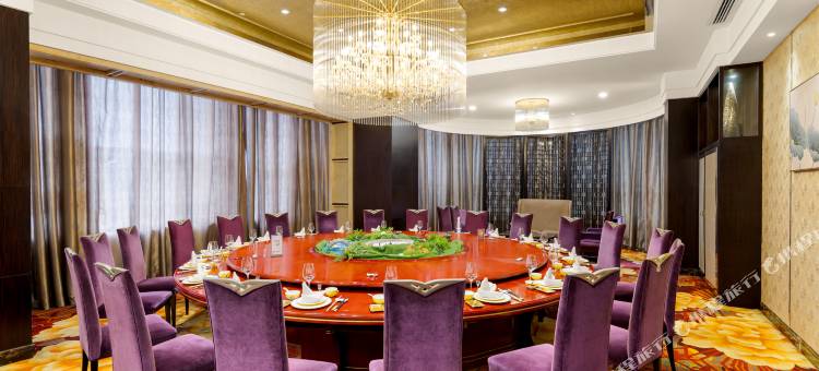 许昌三鼎华悦大酒店(胖东来天使城时代广场店)图片
