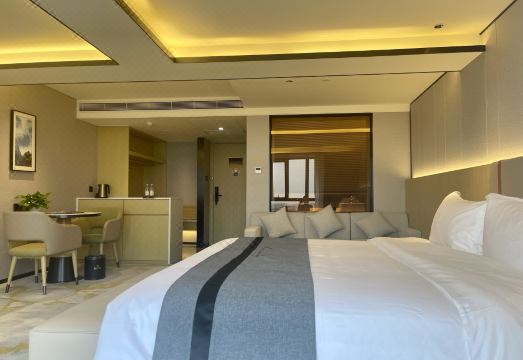 Dejin Garden Hotel (Shenzhen International Convention and Exhibition Center)Hotel Overview