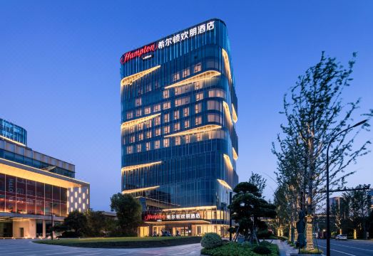 杭州萧山江南科技城希尔顿欢朋酒店外景图