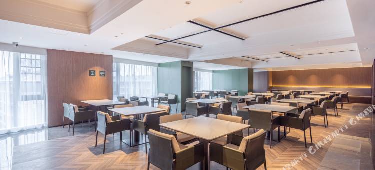 郑州北龙湖金融中心亚朵酒店图片