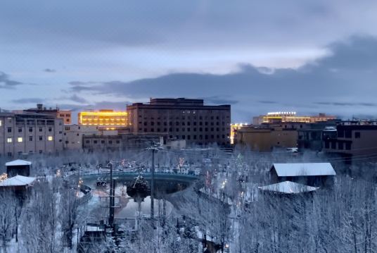 理塘卓布林卡民宿外景图