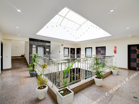 Hotel Square Plaza -Near IGI Airport Terminal 3