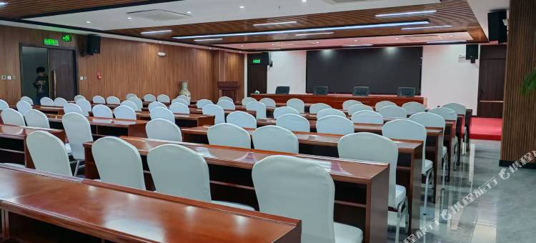 库尔勒·水晶臻品酒店(孔雀河店)图片