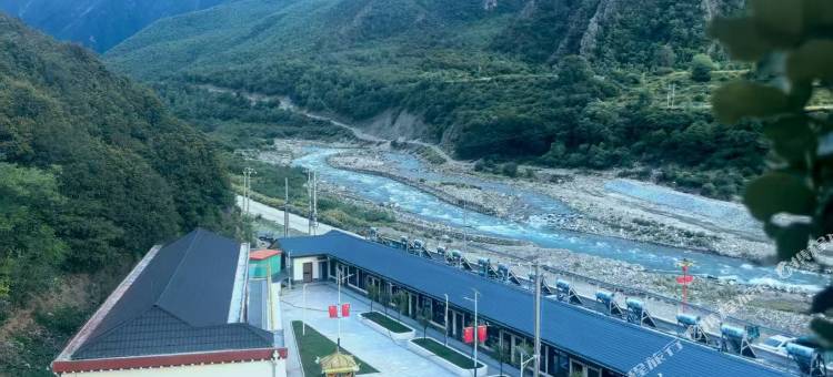 岷山念朗温泉康养中心图片