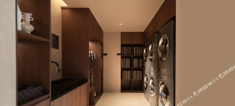 烟台滨海广场所城里大街亚朵酒店图片