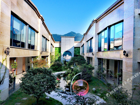 峨眉山景区绕佛阁度假民宿