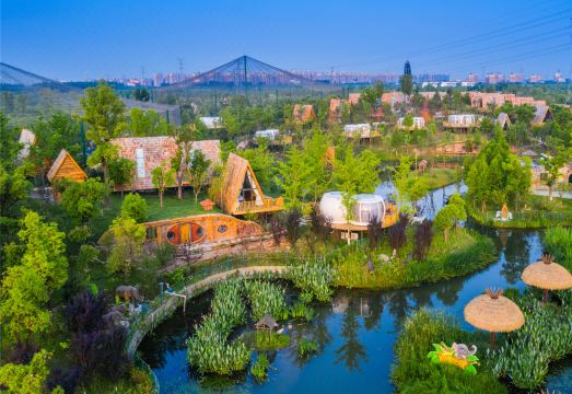 Nantong Sendi Tribe Treehouse Hotel Overview