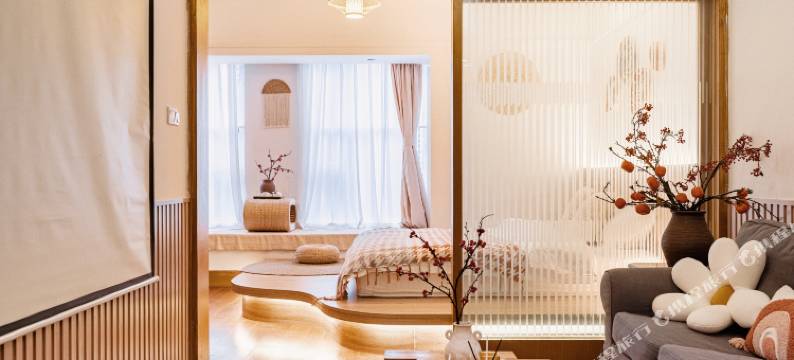 漫漫设计师民宿(观音桥步行街协信中心店)图片