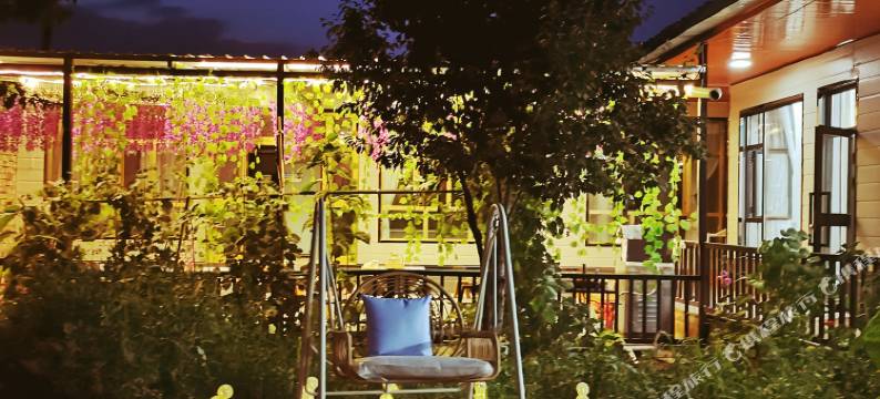 那拉提松叶客栈图片