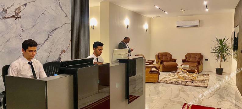 金色之家(Golden House)图片