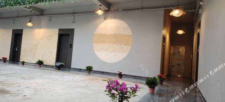 悠然居民宿(南宁玉洞地铁站店)图片