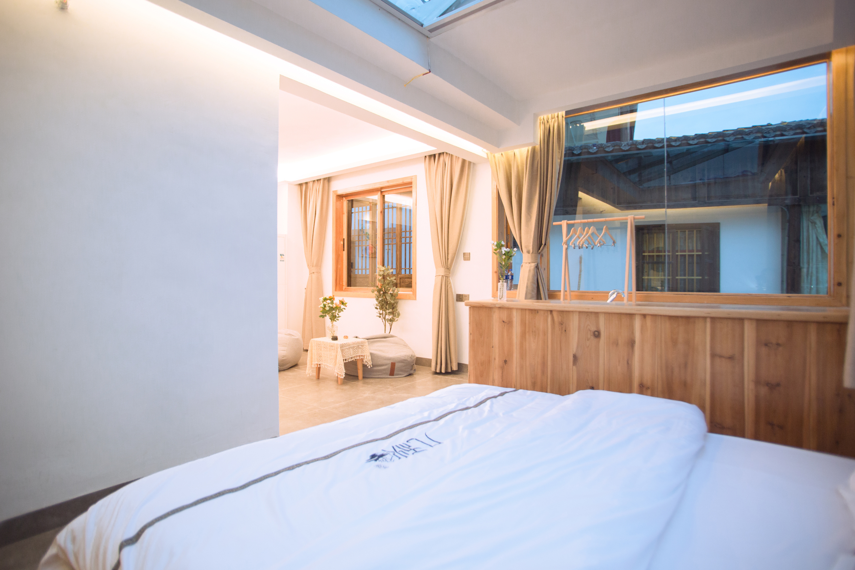 autumn inn Over view