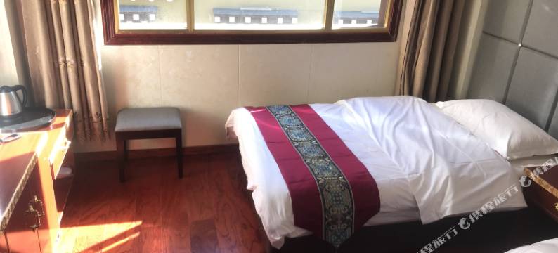 新龙格萨大酒店图片