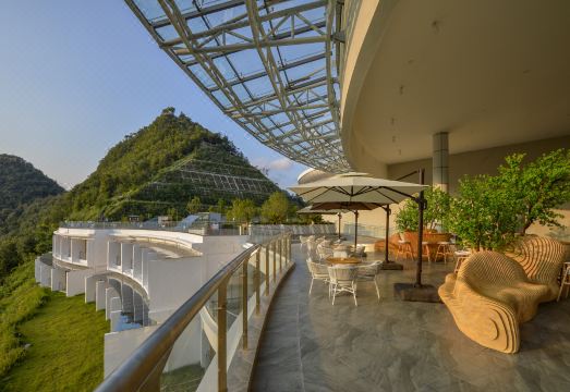 SkyBridge Jiayu Hotel Hotel Overview