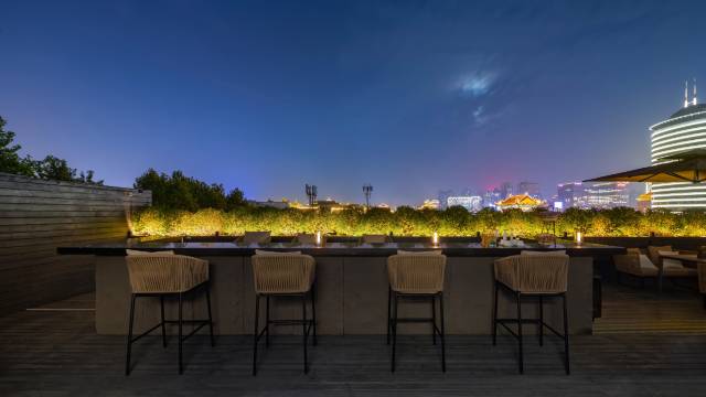 悦今夕设计师酒店(西安钟鼓楼永宁门地铁站店)图片