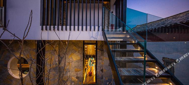 丽镘丨花林溪畔徽派诧寂风度假庭院(丽江古城南门木府店)图片