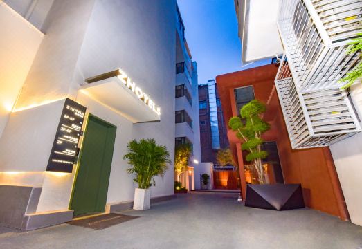 Zuowei Hotel (Xi'an Zhonglou Subway Station Huiminjie Branch) Hotel Overview