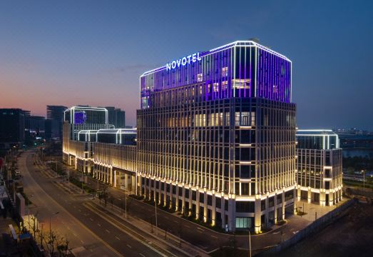 上海滴水湖临港诺富特酒店外景图